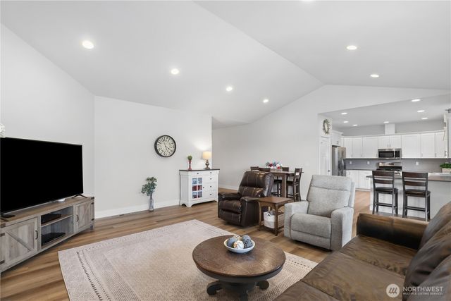 10135 Albany Park Lane SW, Rochester, WA 98579