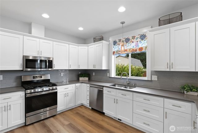 10135 Albany Park Lane SW, Rochester, WA 98579