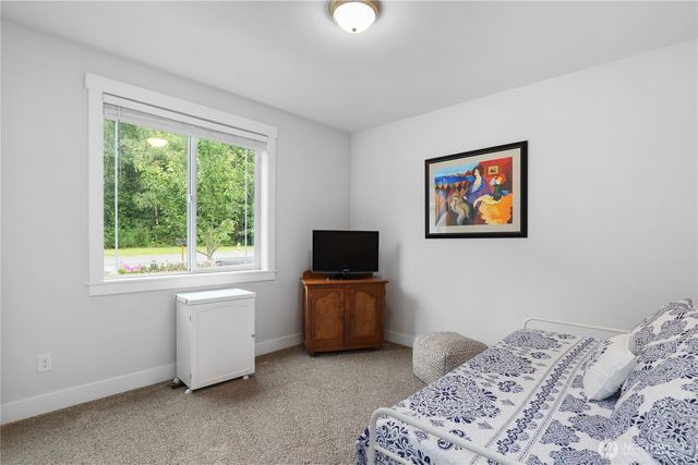 10135 Albany Park Lane SW, Rochester, WA 98579