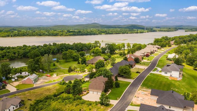 89 River Road Drive W, Mayflower, AR 72106