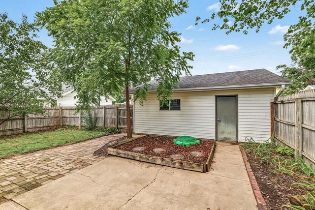 1616 Emery Street, Eau Claire, WI 54701