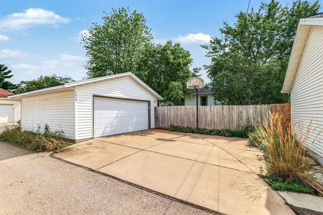 1616 Emery Street, Eau Claire, WI 54701