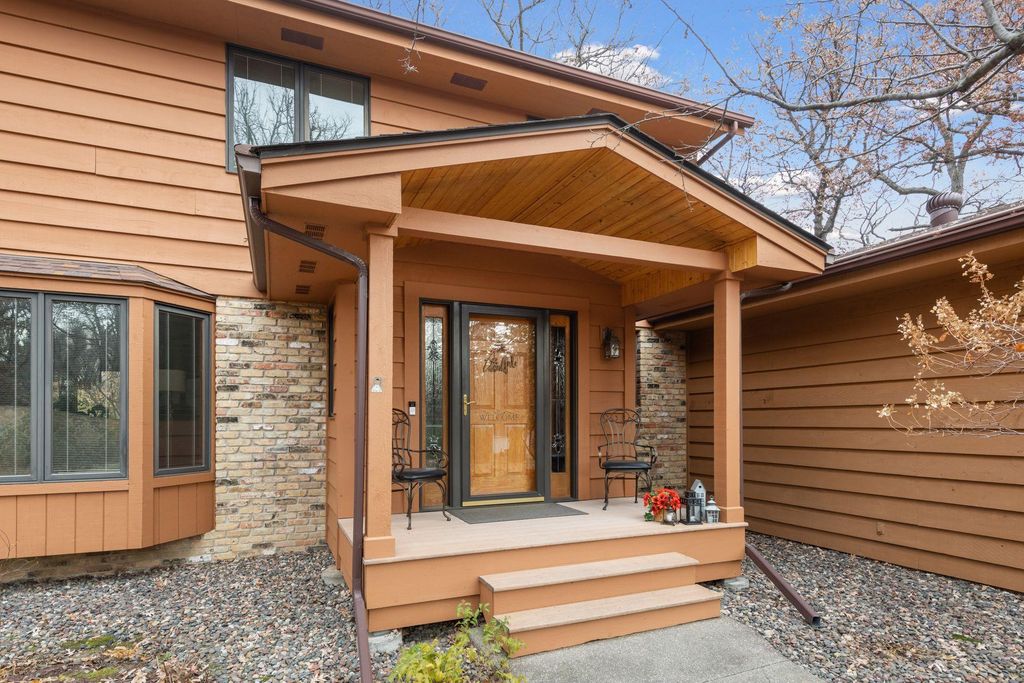 285 Wedgewood Lane N, Plymouth, MN 55441