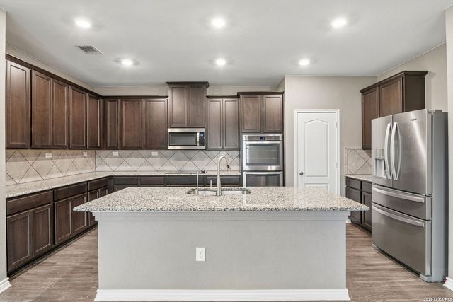 102 ANCHOR BLF, Universal City, TX 78148