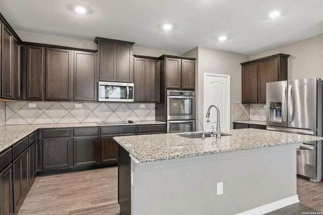 102 ANCHOR BLF, Universal City, TX 78148