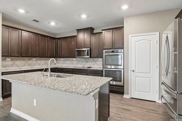 102 ANCHOR BLF, Universal City, TX 78148