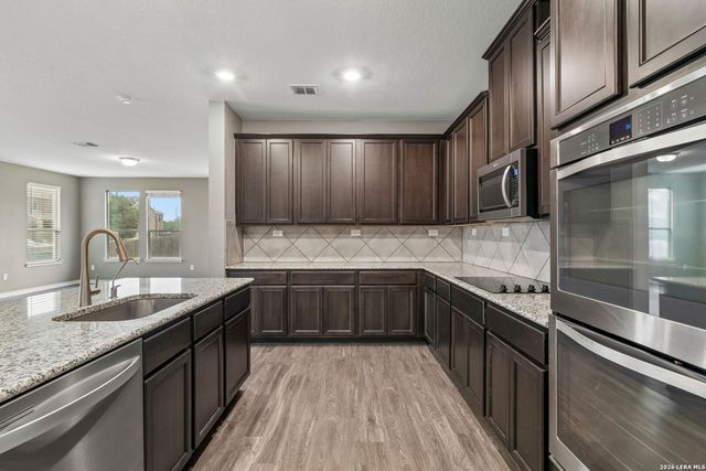 102 ANCHOR BLF, Universal City, TX 78148