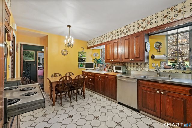 14 Langner Lane, Weston, CT 06883