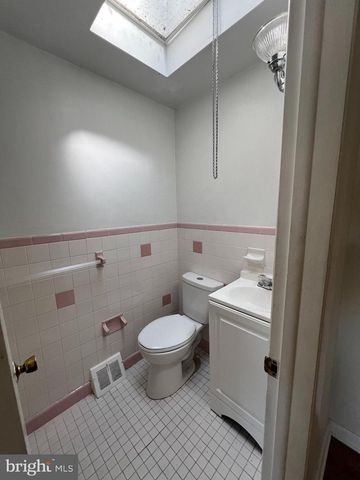 4004 GIDEON RD, Brookhaven, PA 19015