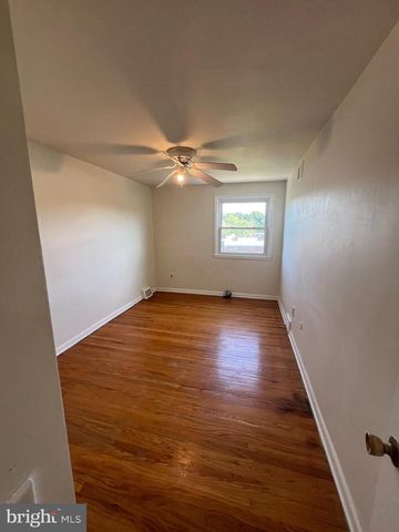 4004 GIDEON RD, Brookhaven, PA 19015