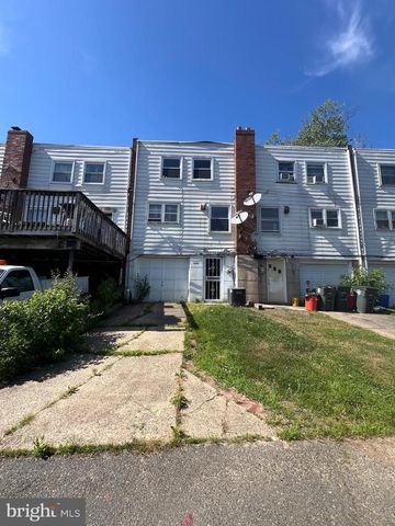 4004 GIDEON RD, Brookhaven, PA 19015