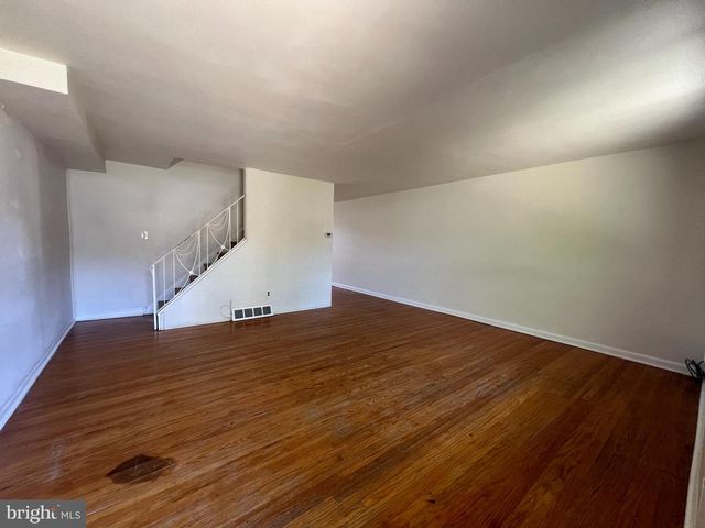 4004 GIDEON RD, Brookhaven, PA 19015
