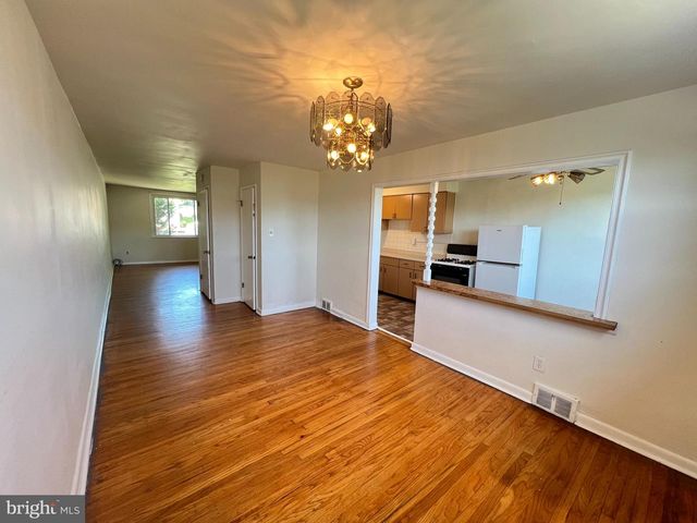 4004 GIDEON RD, Brookhaven, PA 19015