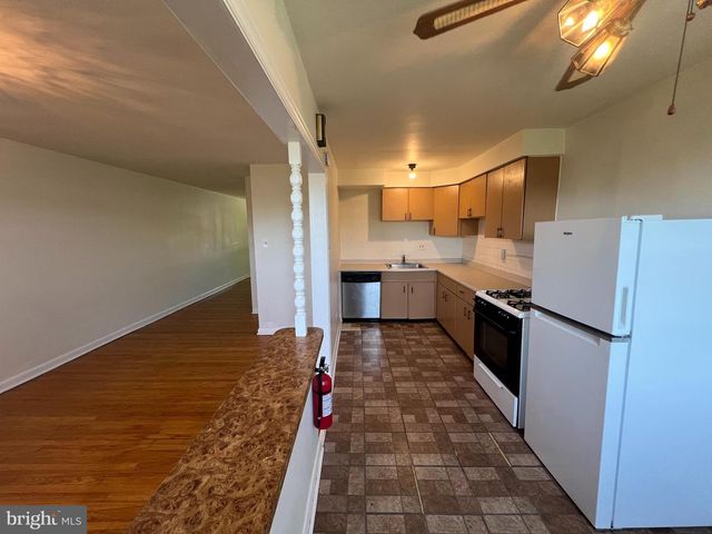 4004 GIDEON RD, Brookhaven, PA 19015