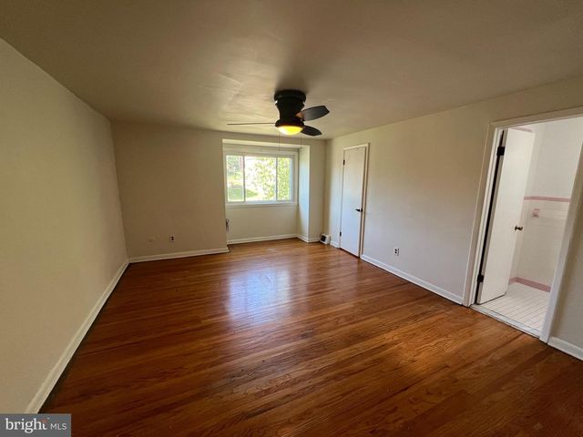4004 GIDEON RD, Brookhaven, PA 19015