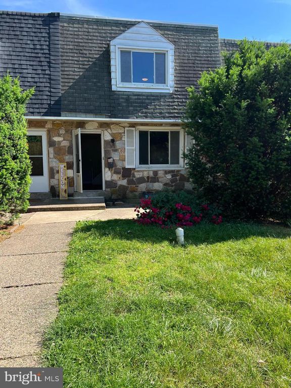 4004 GIDEON RD, Brookhaven, PA 19015