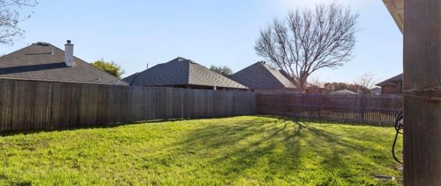565 Griffith Drive, Saginaw, TX 76179
