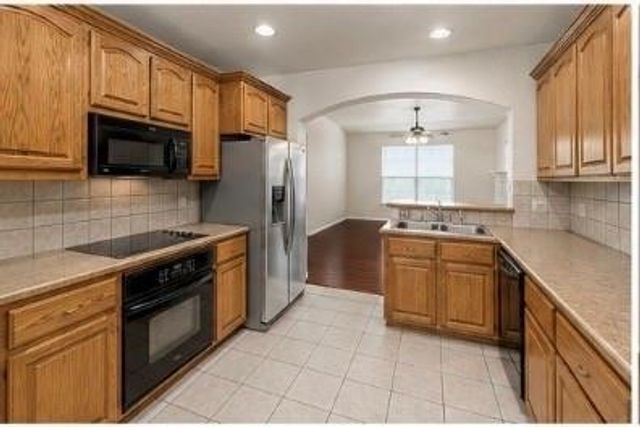 565 Griffith Drive, Saginaw, TX 76179