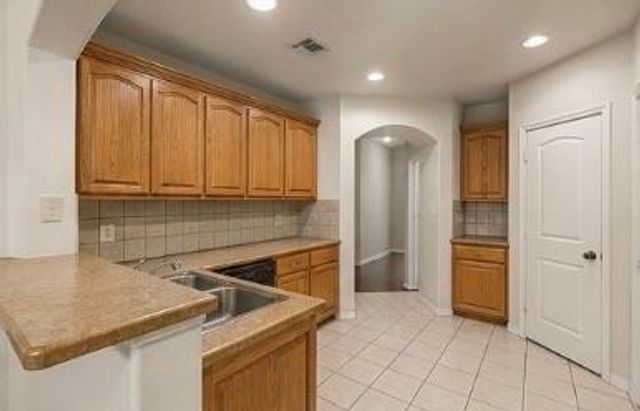565 Griffith Drive, Saginaw, TX 76179
