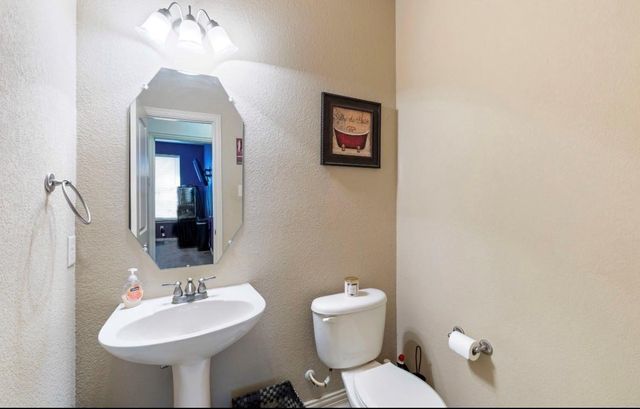 565 Griffith Drive, Saginaw, TX 76179