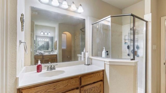 565 Griffith Drive, Saginaw, TX 76179