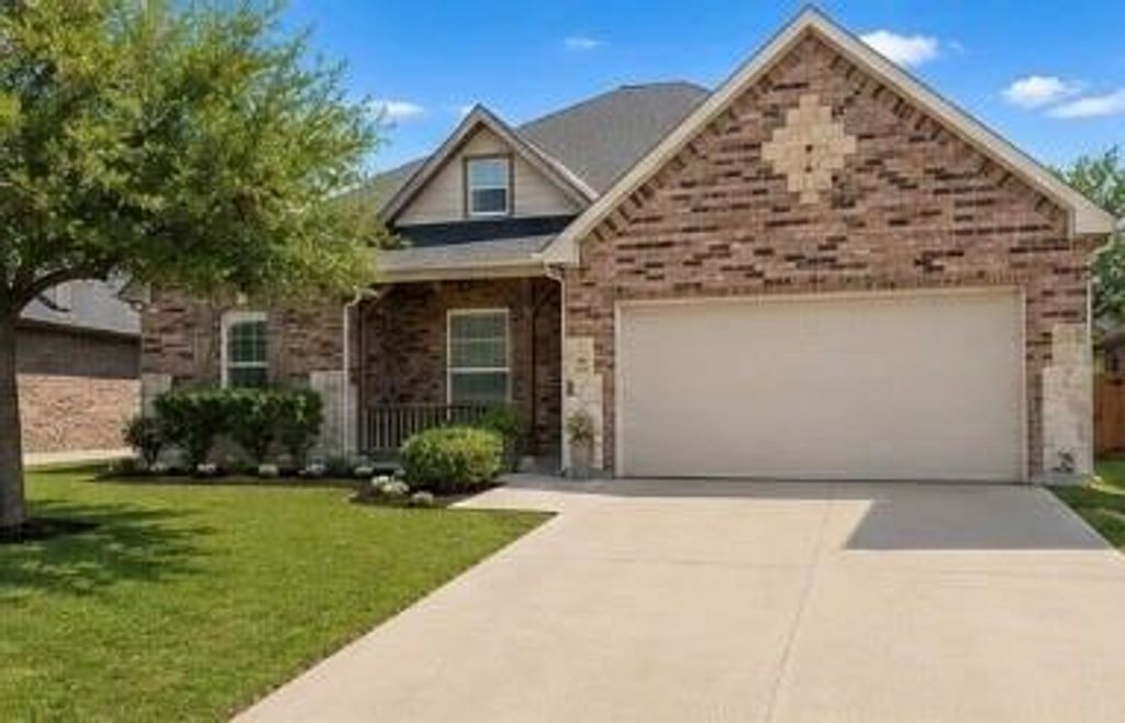 565 Griffith Drive, Saginaw, TX 76179
