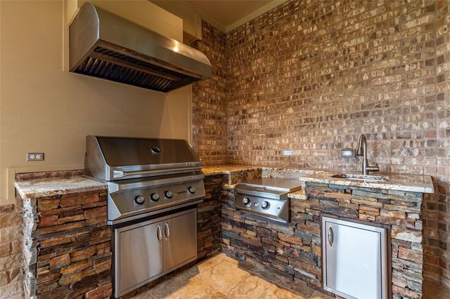 4827 Magnolia Bend Drive, Rosharon, TX 77583