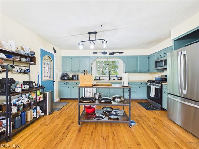 683 E Ford Avenue, Barberton, OH 44203