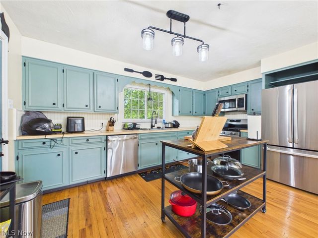 683 E Ford Avenue, Barberton, OH 44203