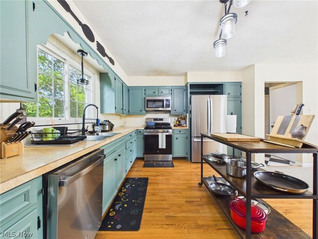 683 E Ford Avenue, Barberton, OH 44203
