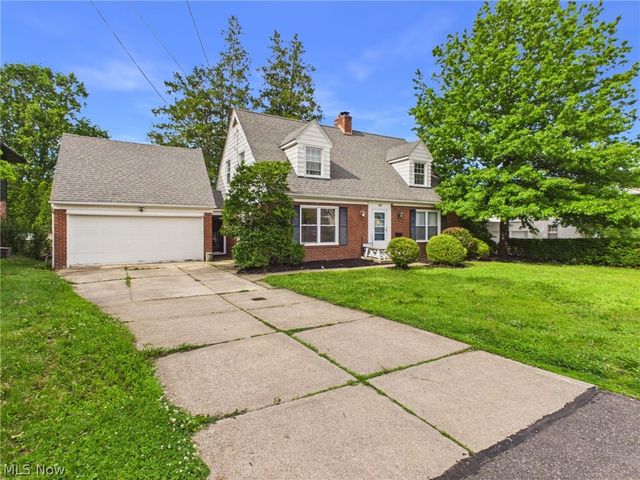 683 E Ford Avenue, Barberton, OH 44203