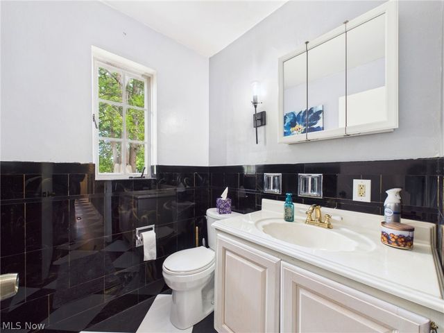 683 E Ford Avenue, Barberton, OH 44203