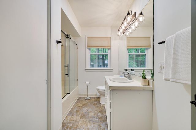 14 SASSAFRAS RD, Lake Harmony, PA 18624