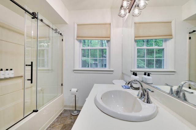 14 SASSAFRAS RD, Lake Harmony, PA 18624