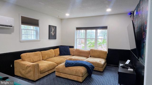 14 SASSAFRAS RD, Lake Harmony, PA 18624