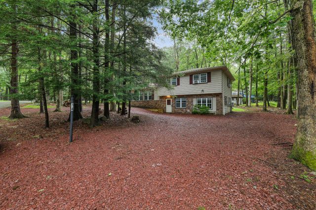 14 SASSAFRAS RD, Lake Harmony, PA 18624