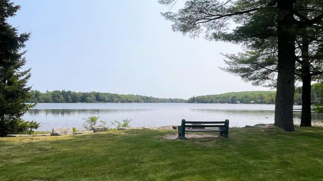 14 SASSAFRAS RD, Lake Harmony, PA 18624