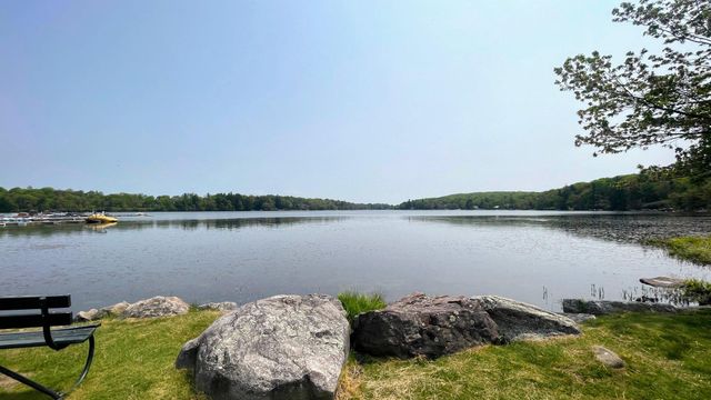 14 SASSAFRAS RD, Lake Harmony, PA 18624