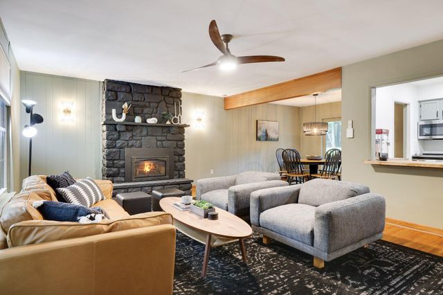 14 SASSAFRAS RD, Lake Harmony, PA 18624