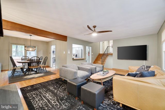 14 SASSAFRAS RD, Lake Harmony, PA 18624