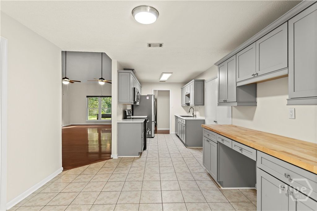 Image 5 of property listing at 2600 McCall Road, Rincon, GA 31326
