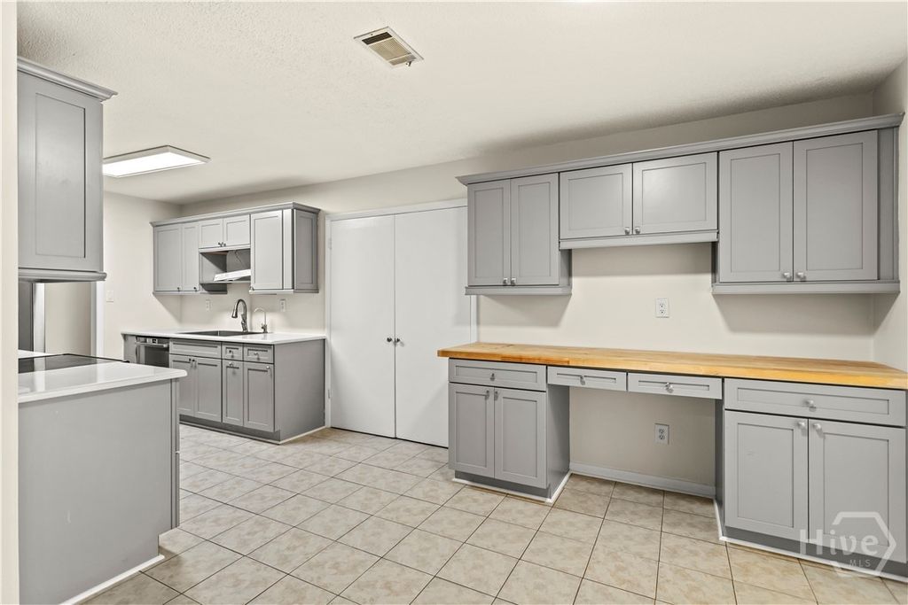 Image 6 of property listing at 2600 McCall Road, Rincon, GA 31326