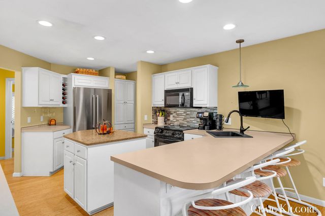 17871 N Fruitport Road, Spring Lake Twp, MI 49456