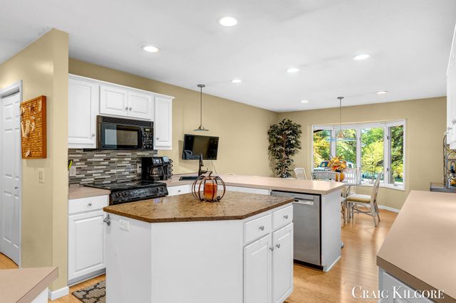 17871 N Fruitport Road, Spring Lake Twp, MI 49456