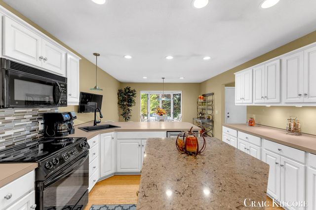 17871 N Fruitport Road, Spring Lake Twp, MI 49456