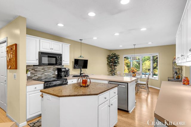 17871 N Fruitport Road, Spring Lake Twp, MI 49456