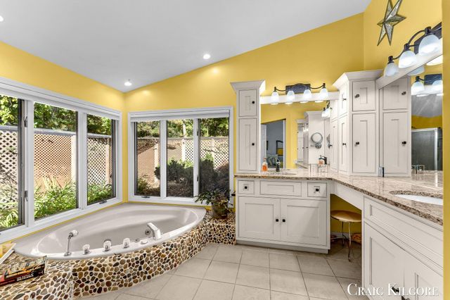 17871 N Fruitport Road, Spring Lake Twp, MI 49456