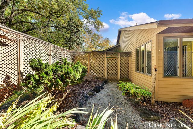 17871 N Fruitport Road, Spring Lake Twp, MI 49456