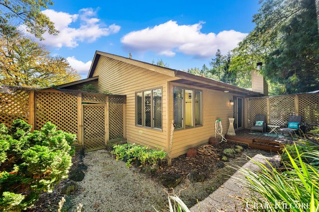 17871 N Fruitport Road, Spring Lake Twp, MI 49456