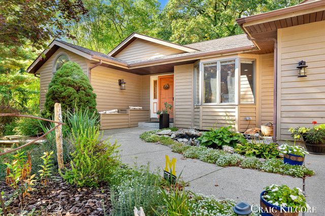 17871 N Fruitport Road, Spring Lake Twp, MI 49456